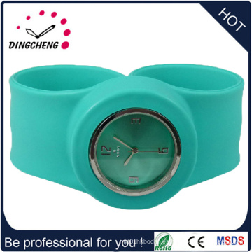 2015 Vogue Green New Style Promotion Silicone reloj de pulsera (DC-937)